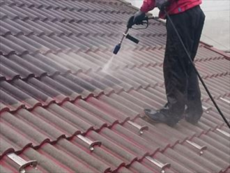 モニエル瓦屋根の高圧洗浄